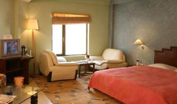 Hotel Sarovar Portico Badrinath Joshīmath Zimmer foto
