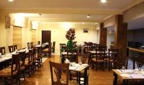 Hotel Sarovar Portico Badrinath Joshīmath Restaurant foto